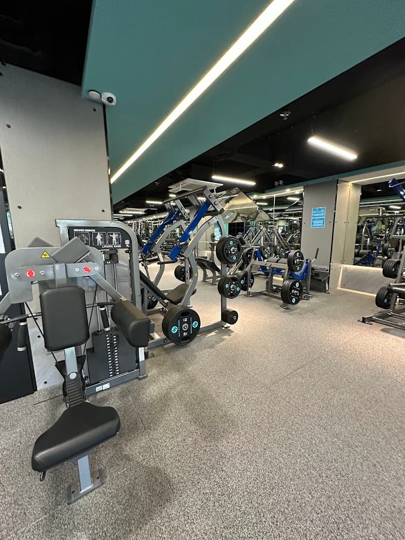 24/7 Fitness Tsz Wan Shan - Photo 3 24/7 Fitness Tsz Wan Shan - Photo 3