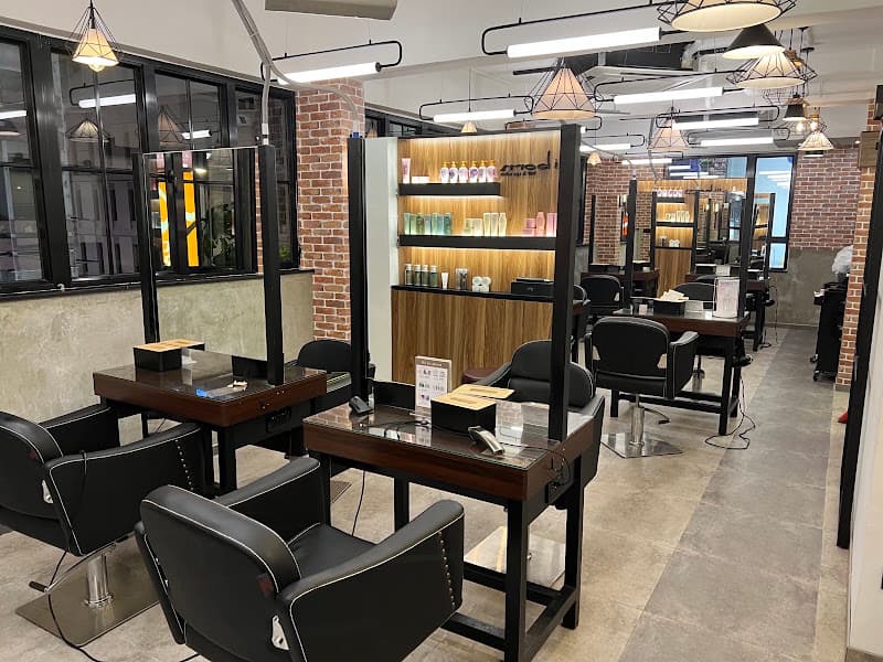 WIIBORN HAIR & SPA SALON(尖沙咀店) WIIBORN HAIR & SPA SALON(尖沙咀店)