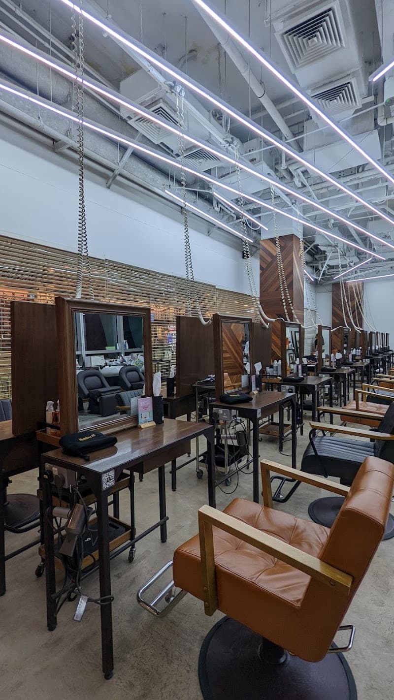 Number76 Hair Salon - Orchard Gateway (Singapore) - Photo 2 Number76 Hair Salon - Orchard Gateway (Singapore) - Photo 2
